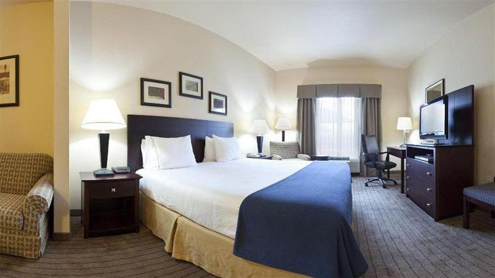 Holiday Inn Express Hotel & Suites Marshall By Ihg Exterior photo