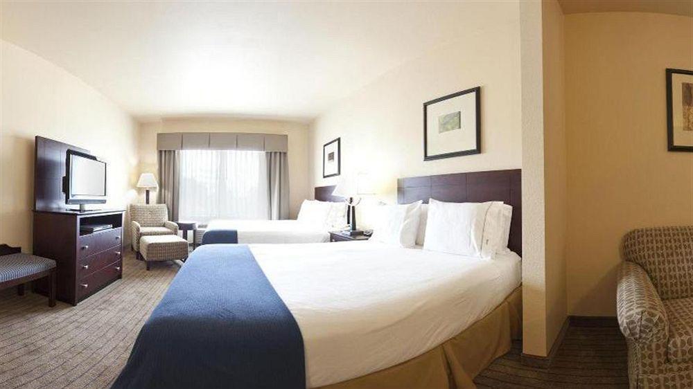 Holiday Inn Express Hotel & Suites Marshall By Ihg Exterior photo