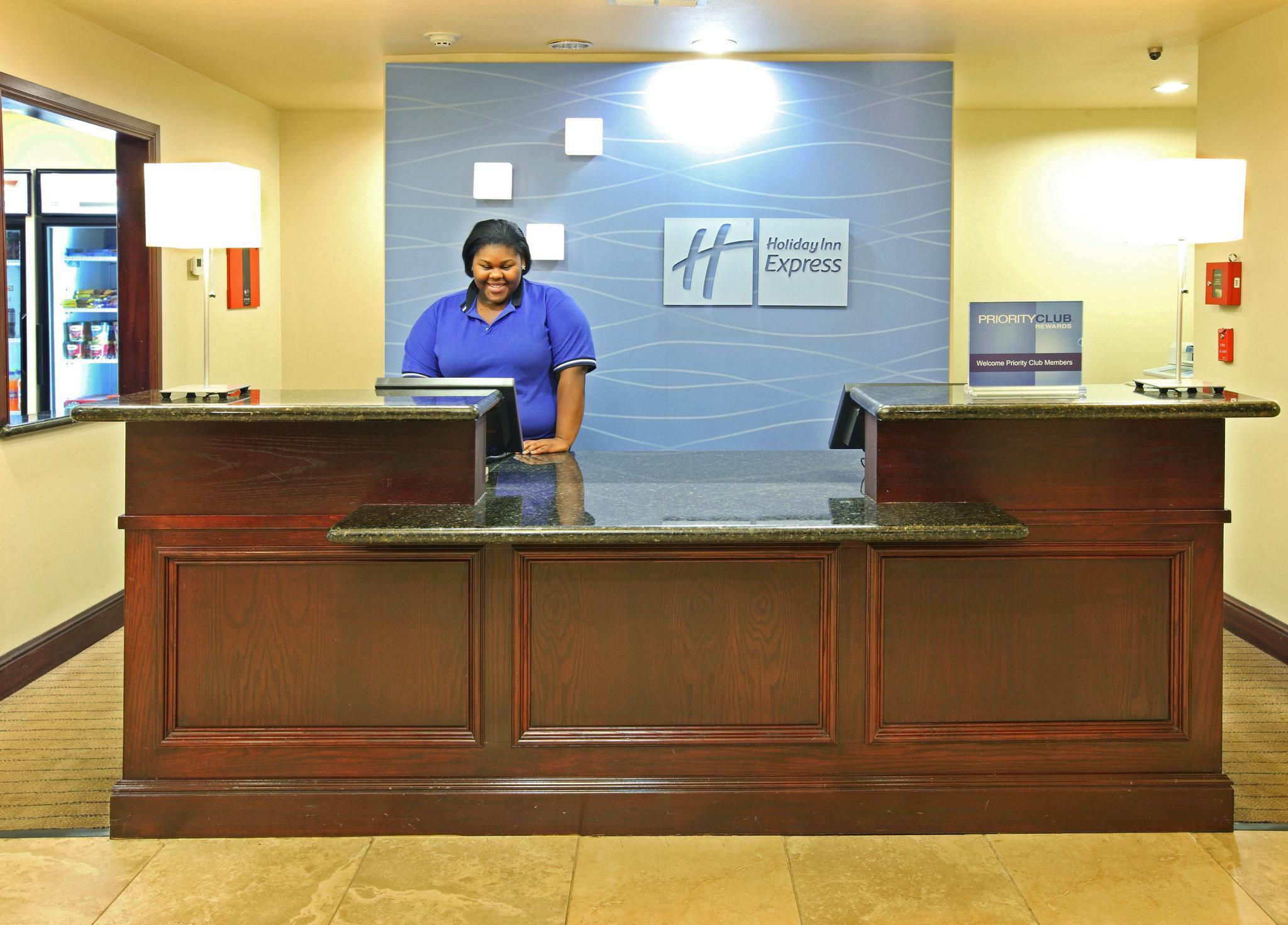 Holiday Inn Express Hotel & Suites Marshall By Ihg Exterior photo