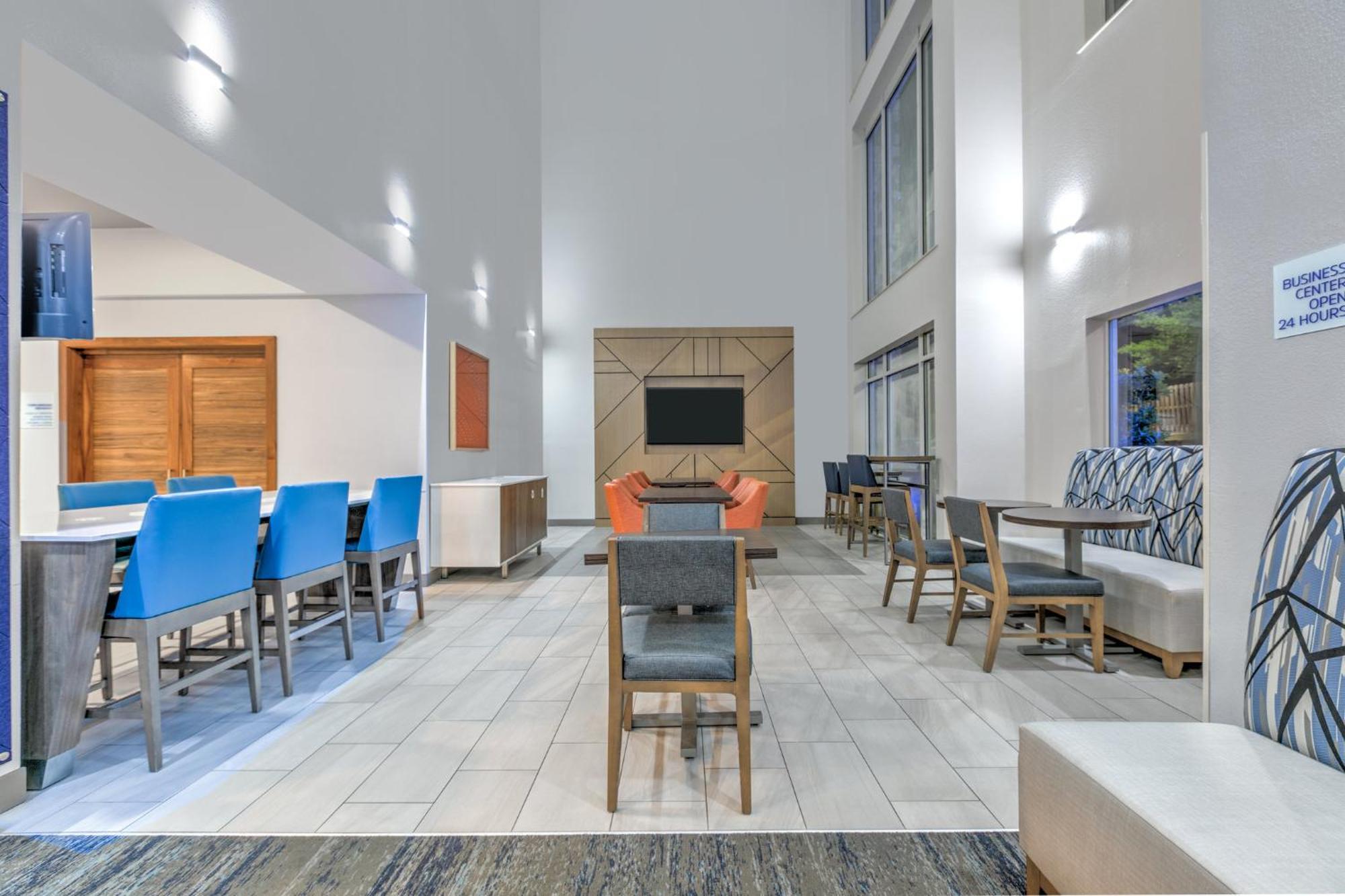 Holiday Inn Express Hotel & Suites Marshall By Ihg Exterior photo