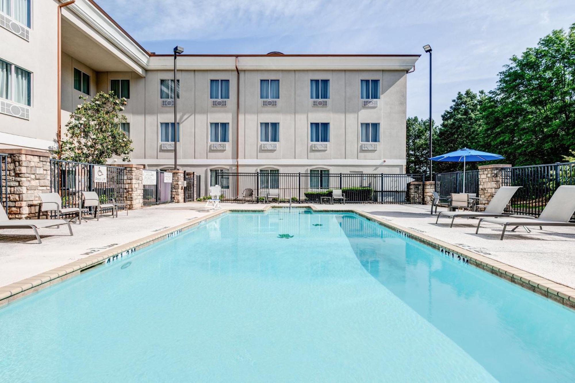 Holiday Inn Express Hotel & Suites Marshall By Ihg Exterior photo