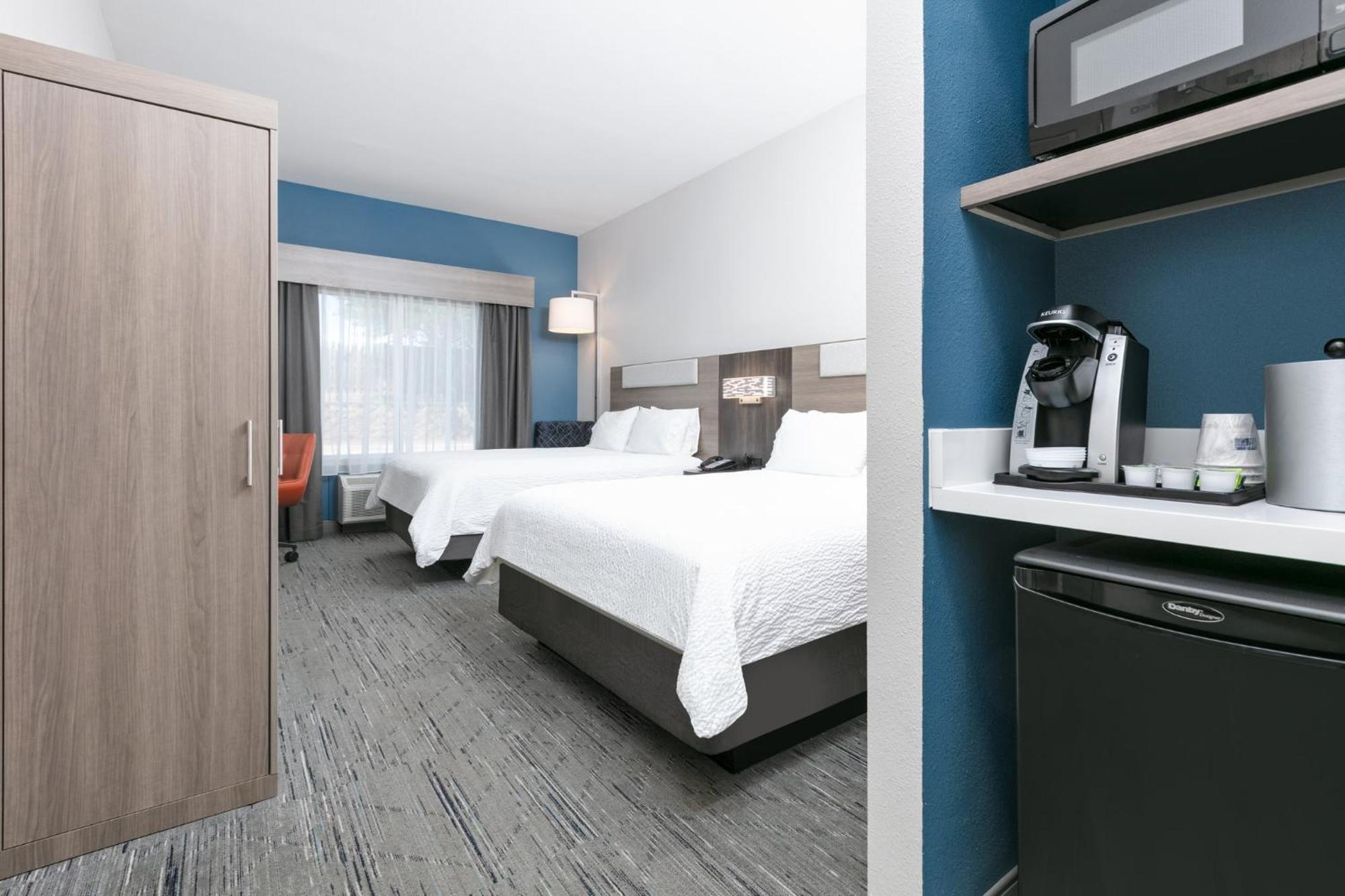 Holiday Inn Express Hotel & Suites Marshall By Ihg Exterior photo