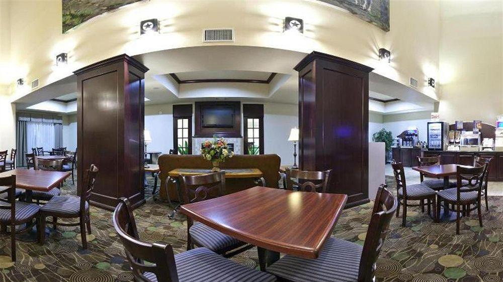 Holiday Inn Express Hotel & Suites Marshall By Ihg Exterior photo