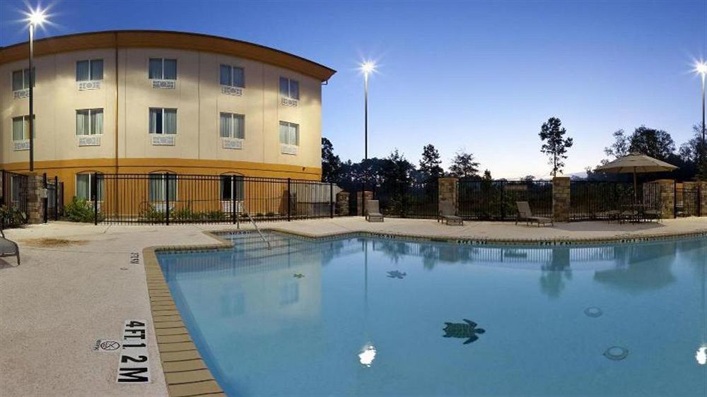 Holiday Inn Express Hotel & Suites Marshall By Ihg Exterior photo