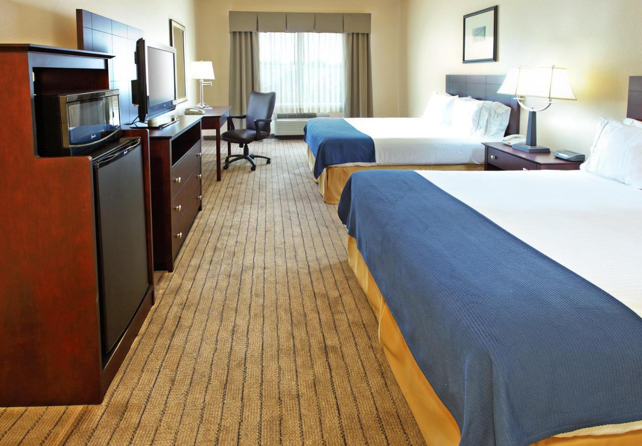 Holiday Inn Express Hotel & Suites Marshall By Ihg Exterior photo